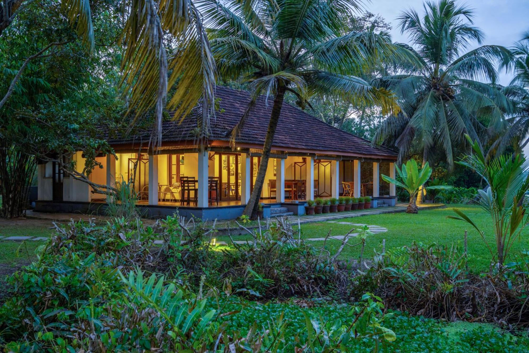 Baymaas Lake House Kochi Exteriör bild
